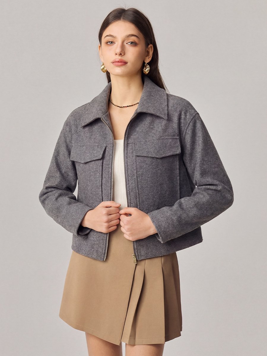 Gray Cropped Flap-Pocket Jacket – Front View Front view of the gray cropped flap-pocket jacket, showing its silhouette and design details.