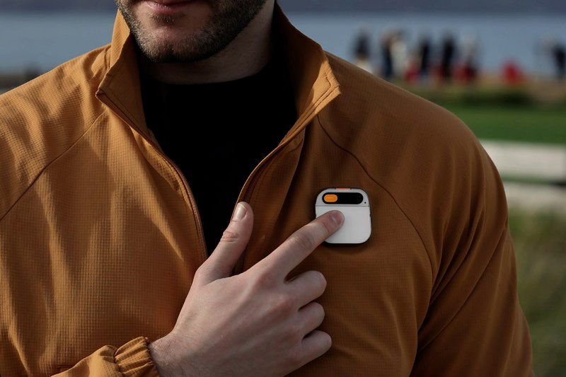 AI pendants back in vogue at tech show after early setback