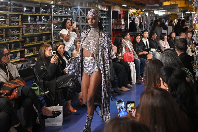India’s AK|OK Anamika Khanna makes LFW debut