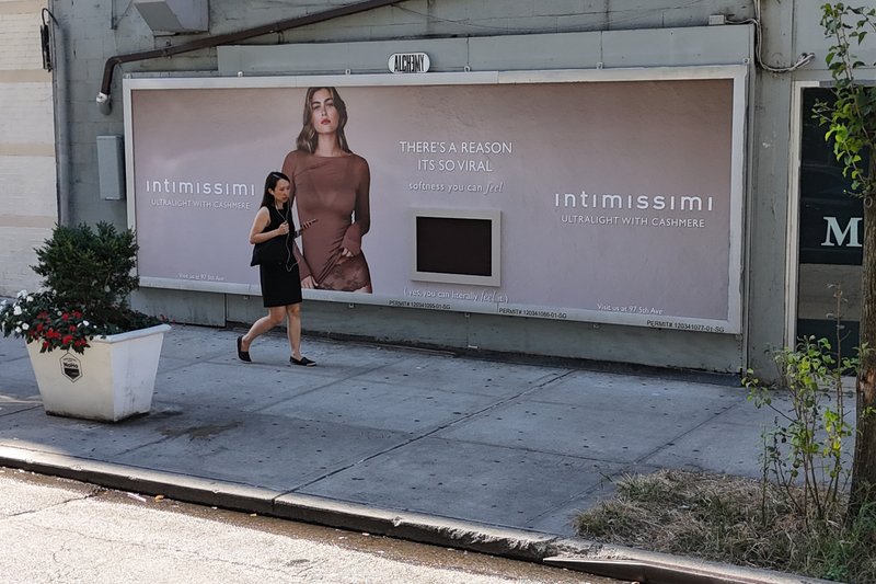 Intimissimi unveils first-ever ‘touch and feel’ billboards