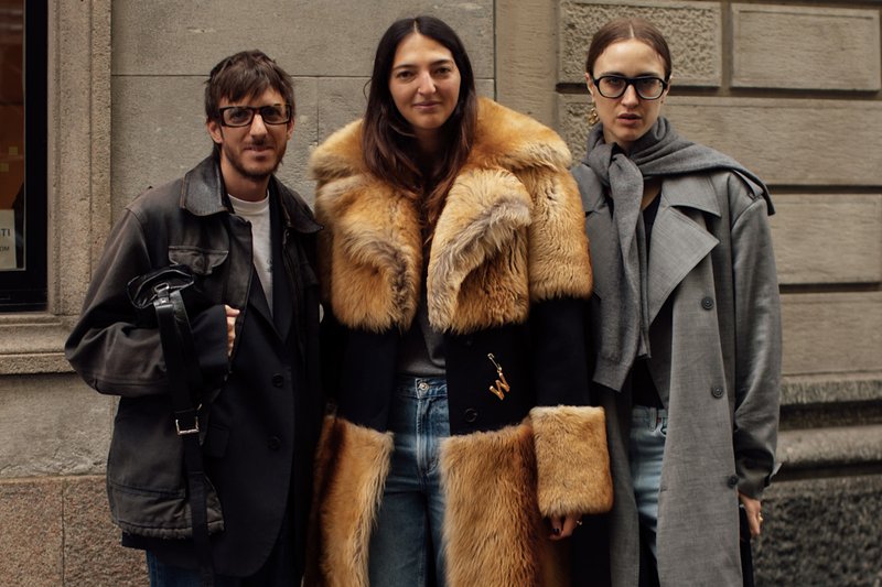 Streetstyle FW26: collars, leather jackets and colour accents at Milan Fashion Week