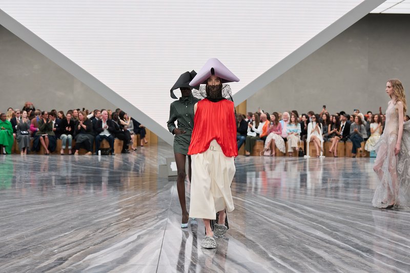 The impact of parasocial relationships on fashion in 2025