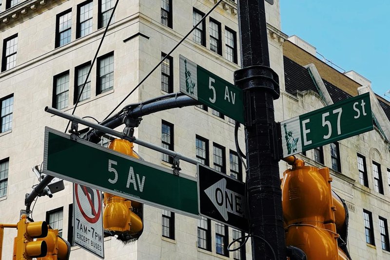 US bans Iranian officials from luxury shopping in New York