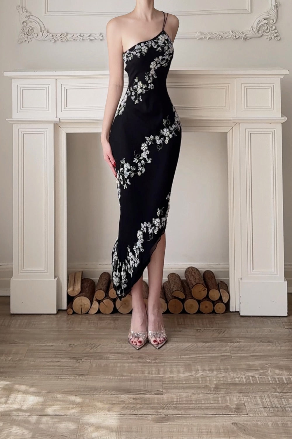 Moonlit Vines: Where Embroidery Winds Like Ivy