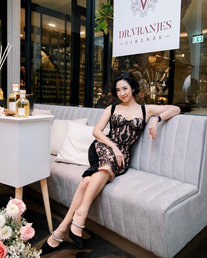 Black Lace Sheer Corset Midi Dress H5983