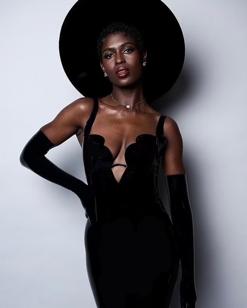 Black Velvet Corset Gown with Wide Brim Hat H6545