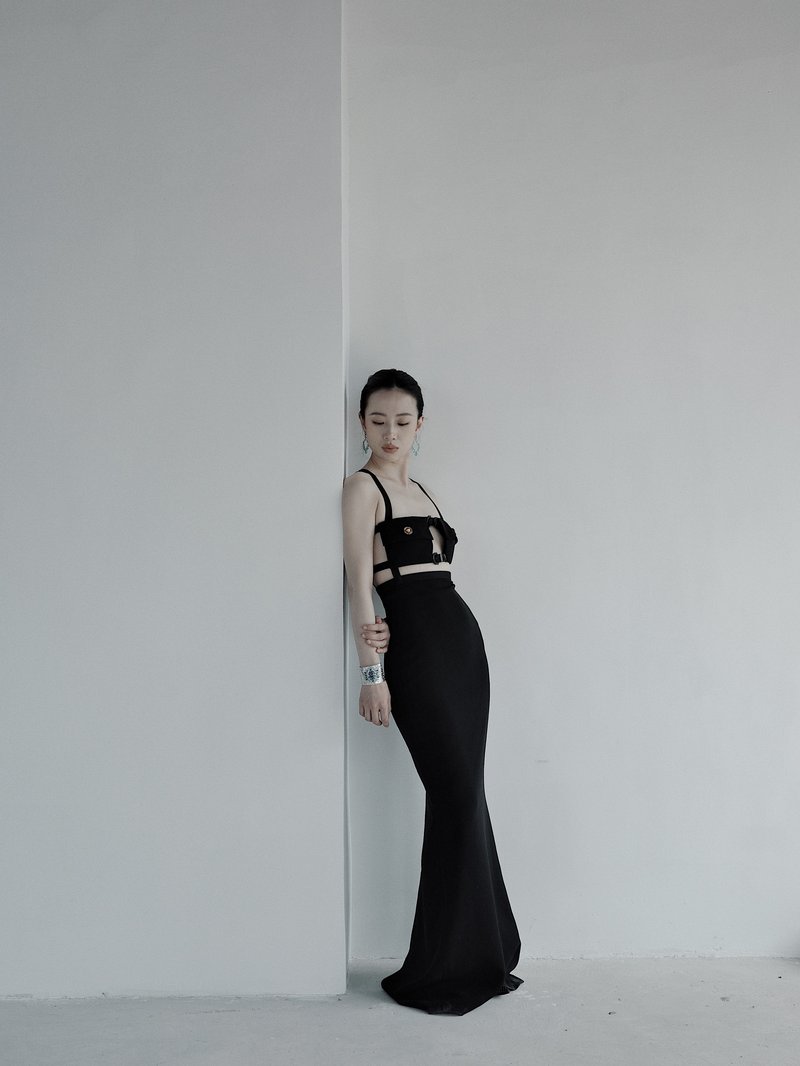 Cross-Strap Cutout Black Maxi Dress H6040