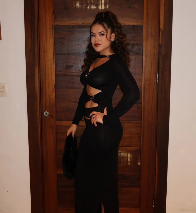 Cutout Long Sleeve Maxi Dress H6182