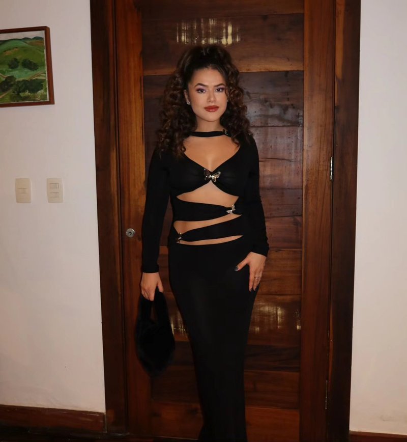 Cutout Long Sleeve Maxi Dress H6182
