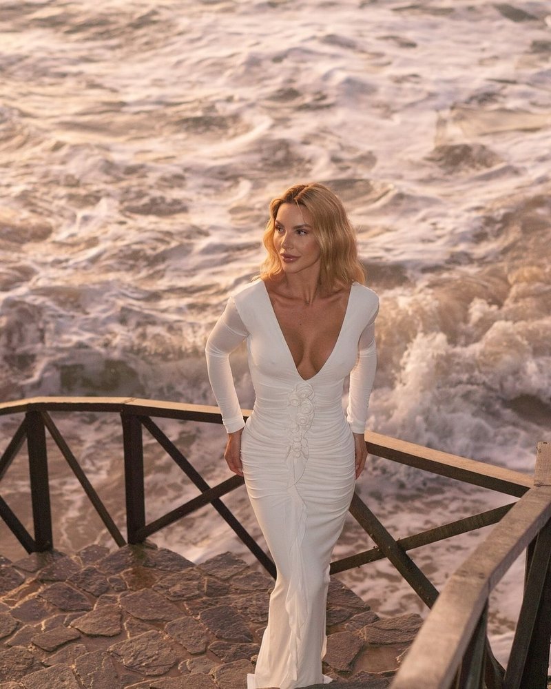 Deep V-Neck Ruched White Maxi Dress H6722