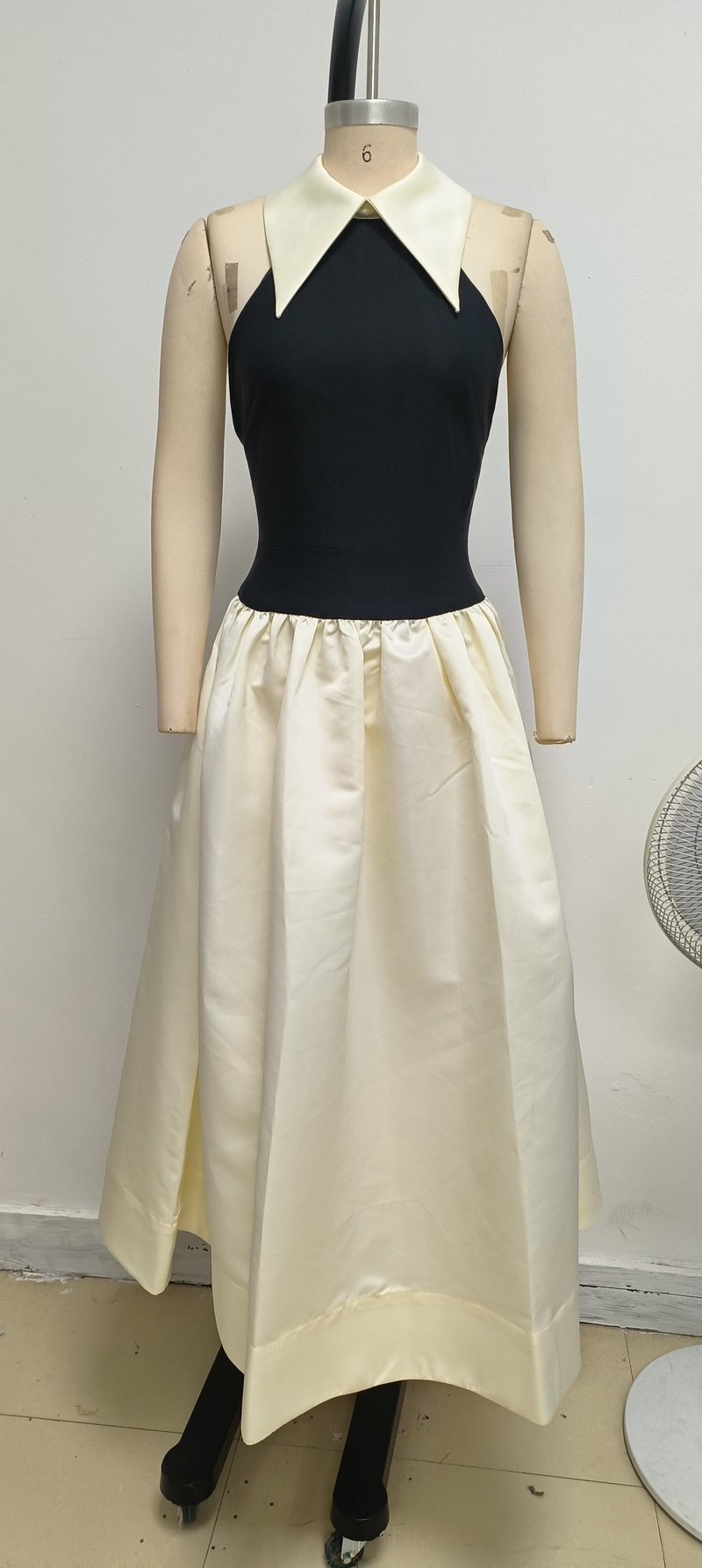 Halter Neck Contrast Maxi Dress H6827