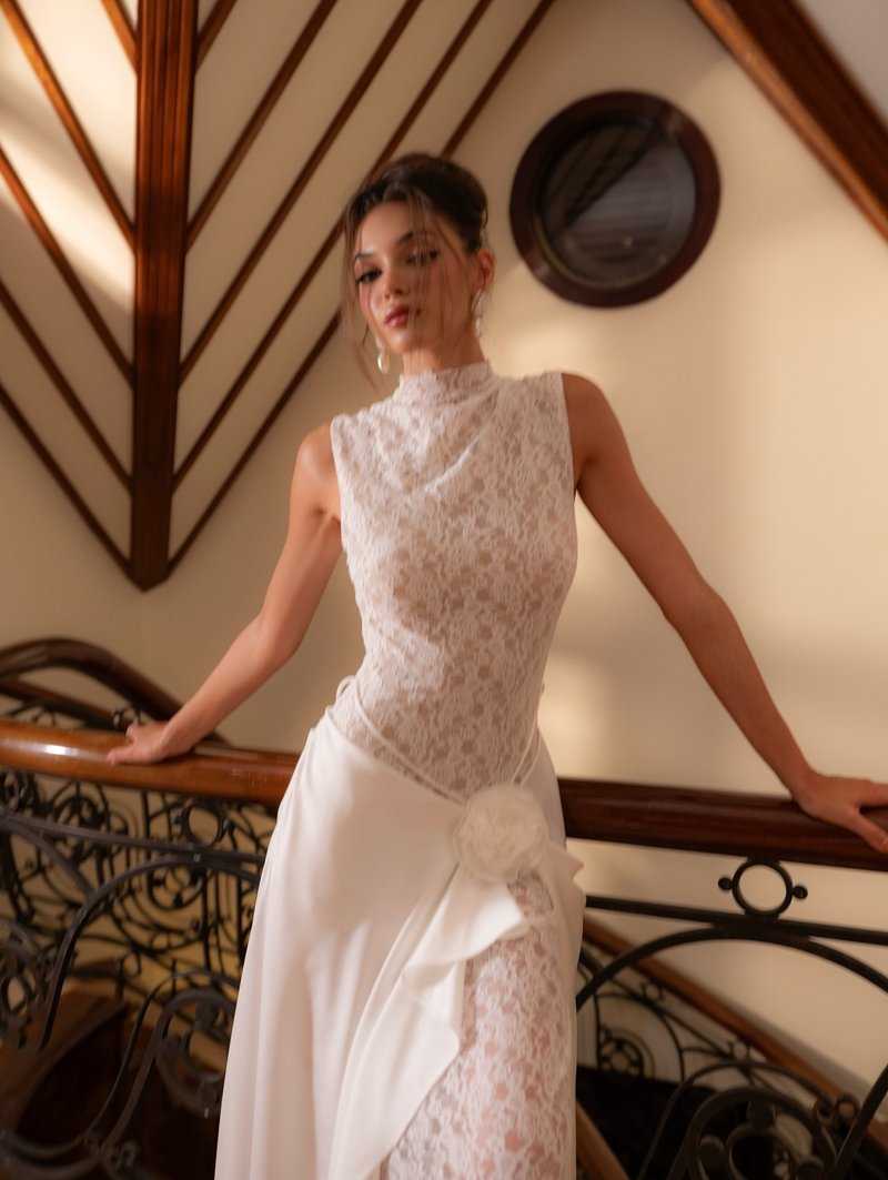 High Neck Lace Sheath Wedding Dress H7034