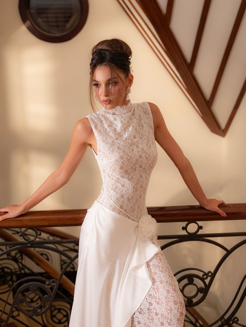 High Neck Lace Sheath Wedding Dress H7034
