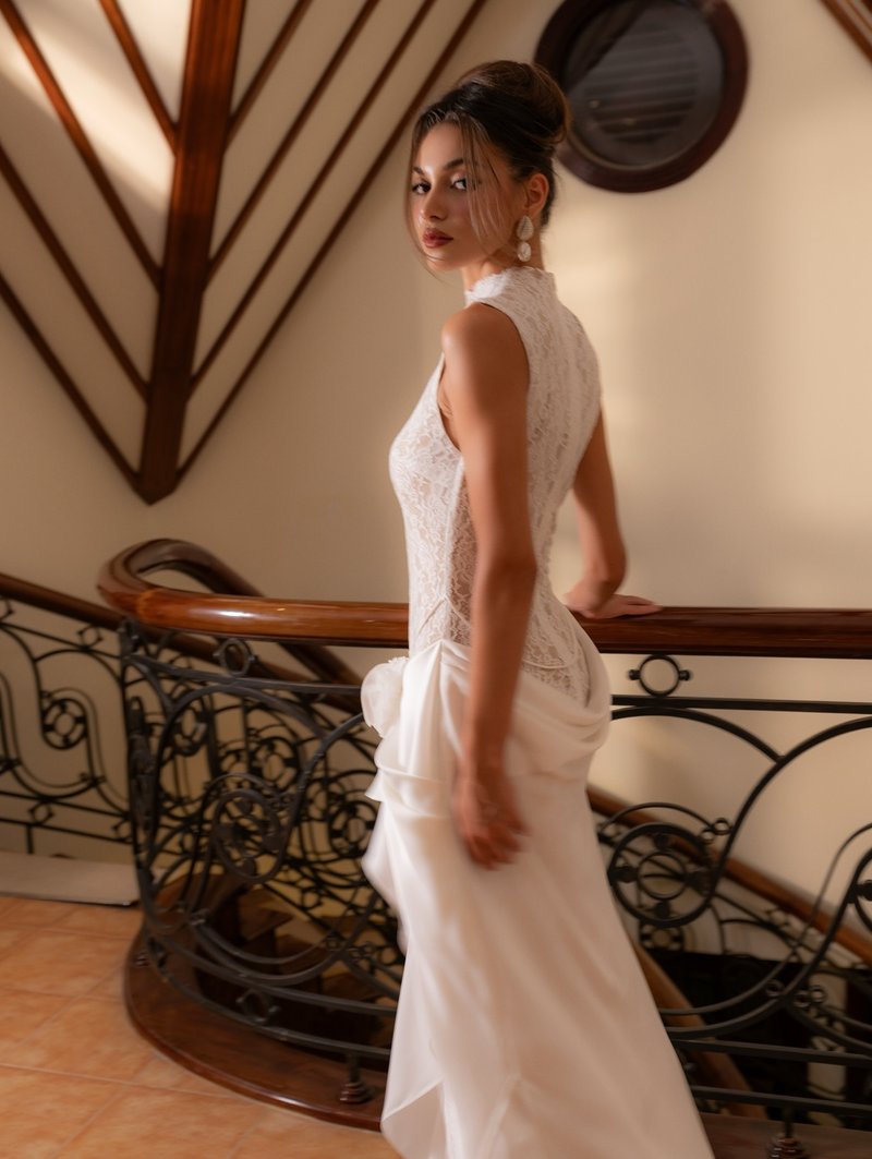 High Neck Lace Sheath Wedding Dress H7034