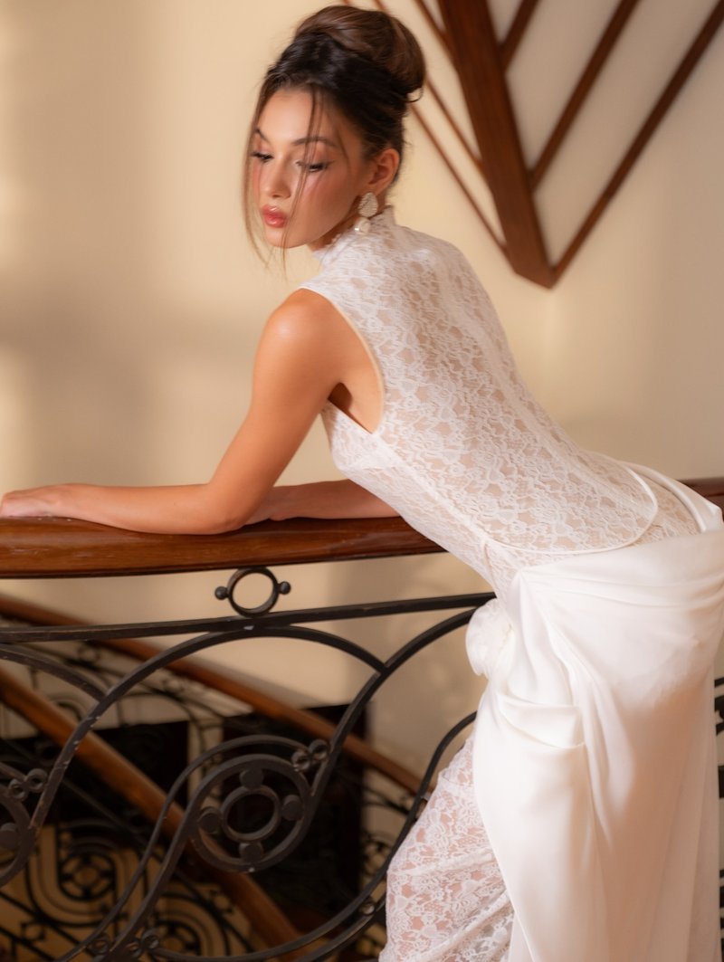 High Neck Lace Sheath Wedding Dress H7034