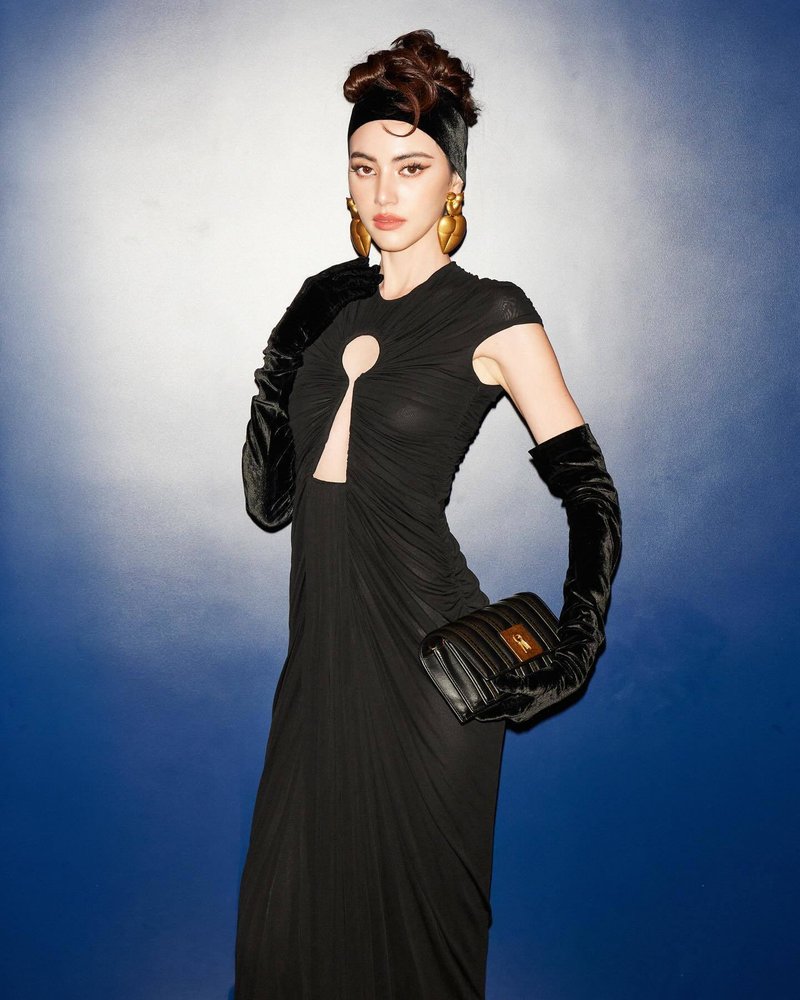 Keyhole Cutout Black Velvet Gown H6444