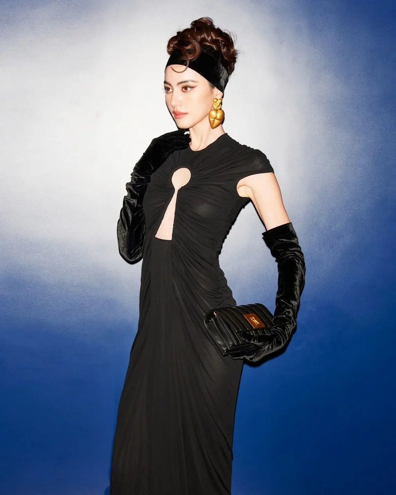 Keyhole Cutout Black Velvet Gown H6444