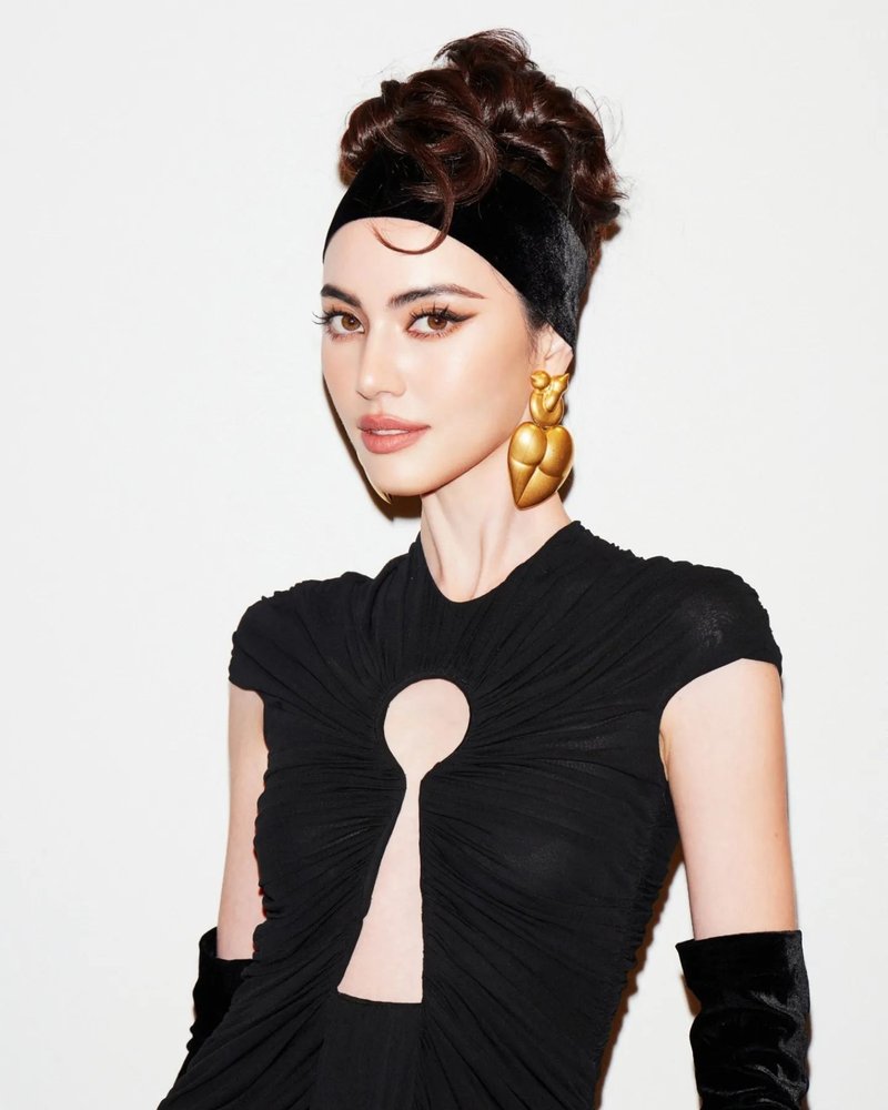 Keyhole Cutout Black Velvet Gown H6444