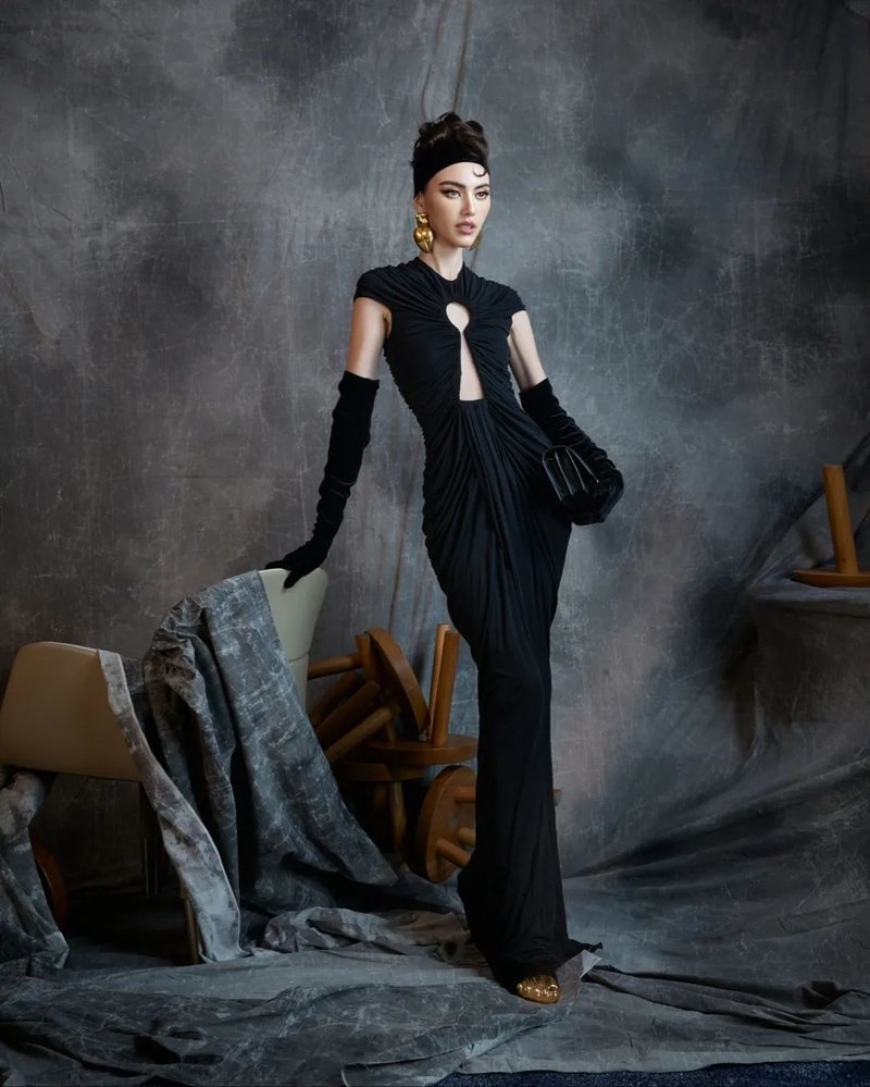 Keyhole Cutout Black Velvet Gown H6444