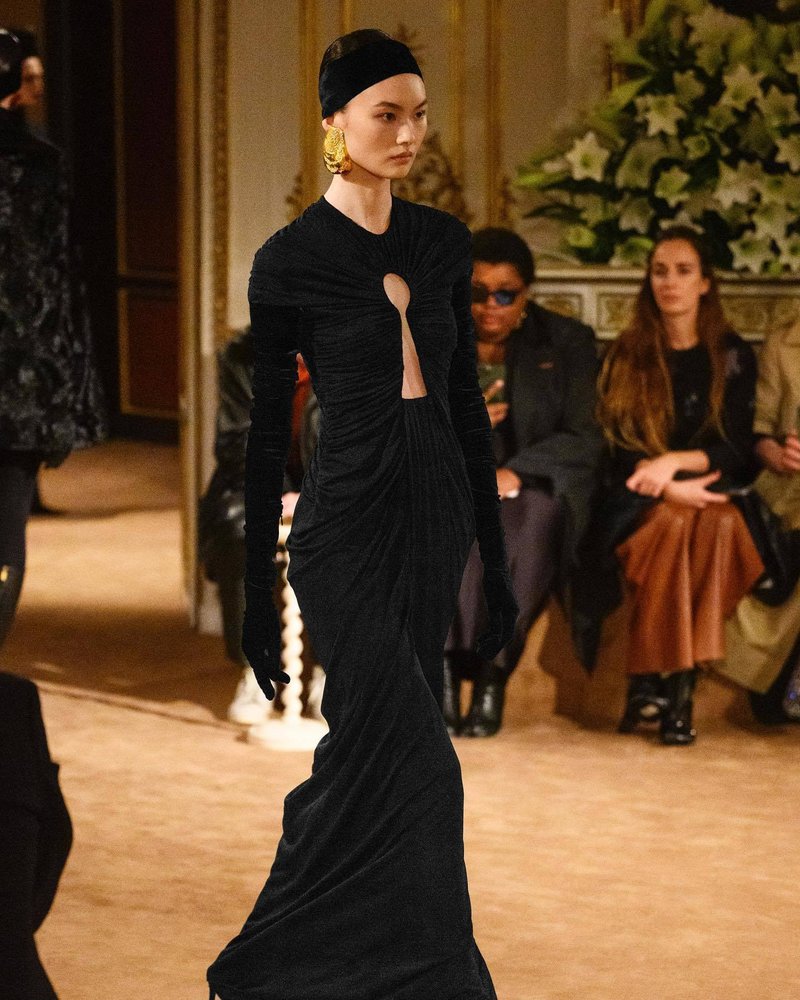 Keyhole Cutout Black Velvet Gown H6444