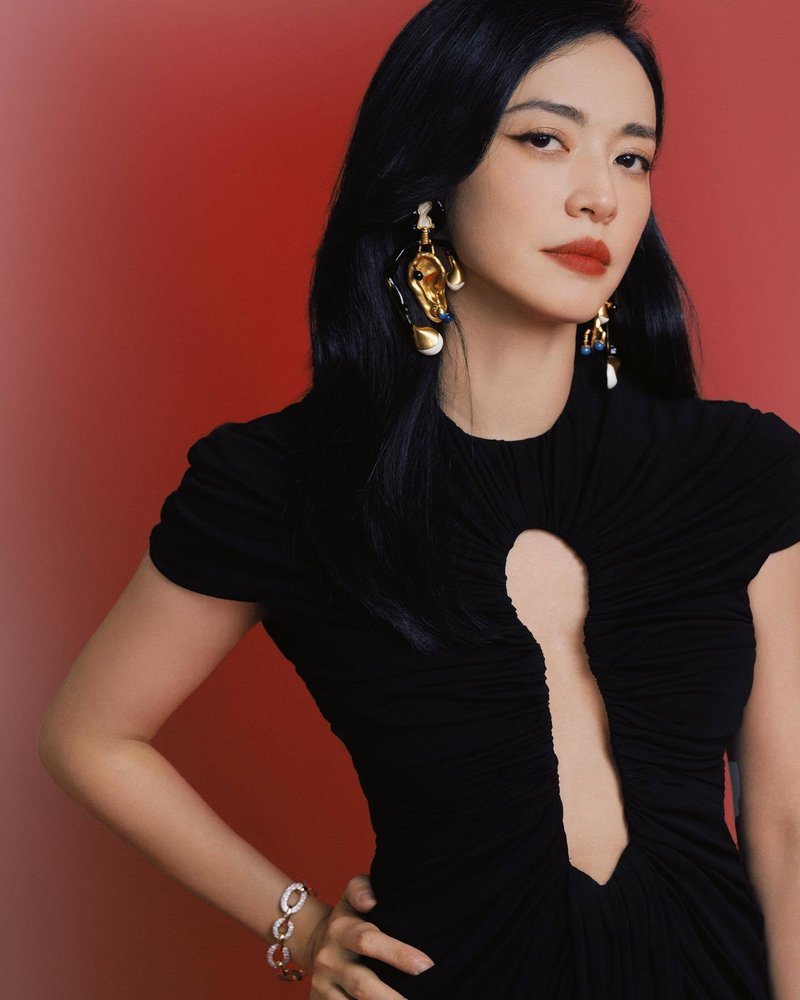 Keyhole Cutout Black Velvet Gown H6444