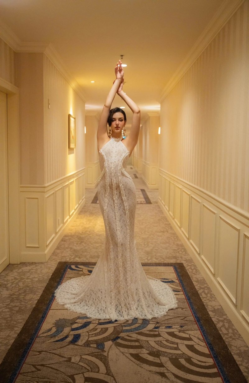 Lace Halter Neck Mermaid Wedding Gown H6842