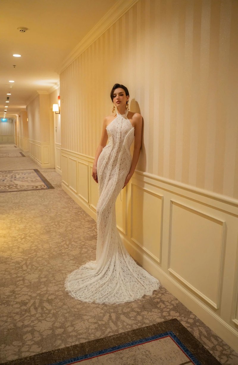 Lace Halter Neck Mermaid Wedding Gown H6842