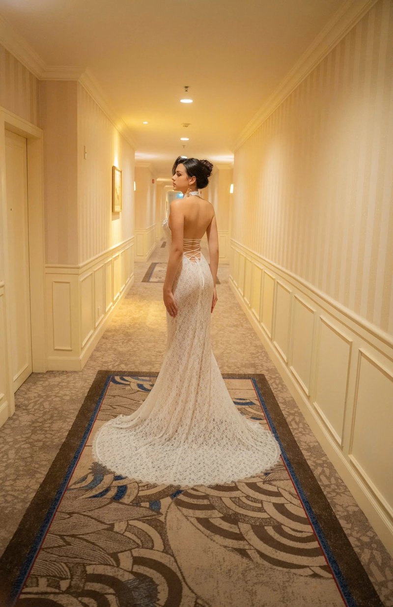 Lace Halter Neck Mermaid Wedding Gown H6842