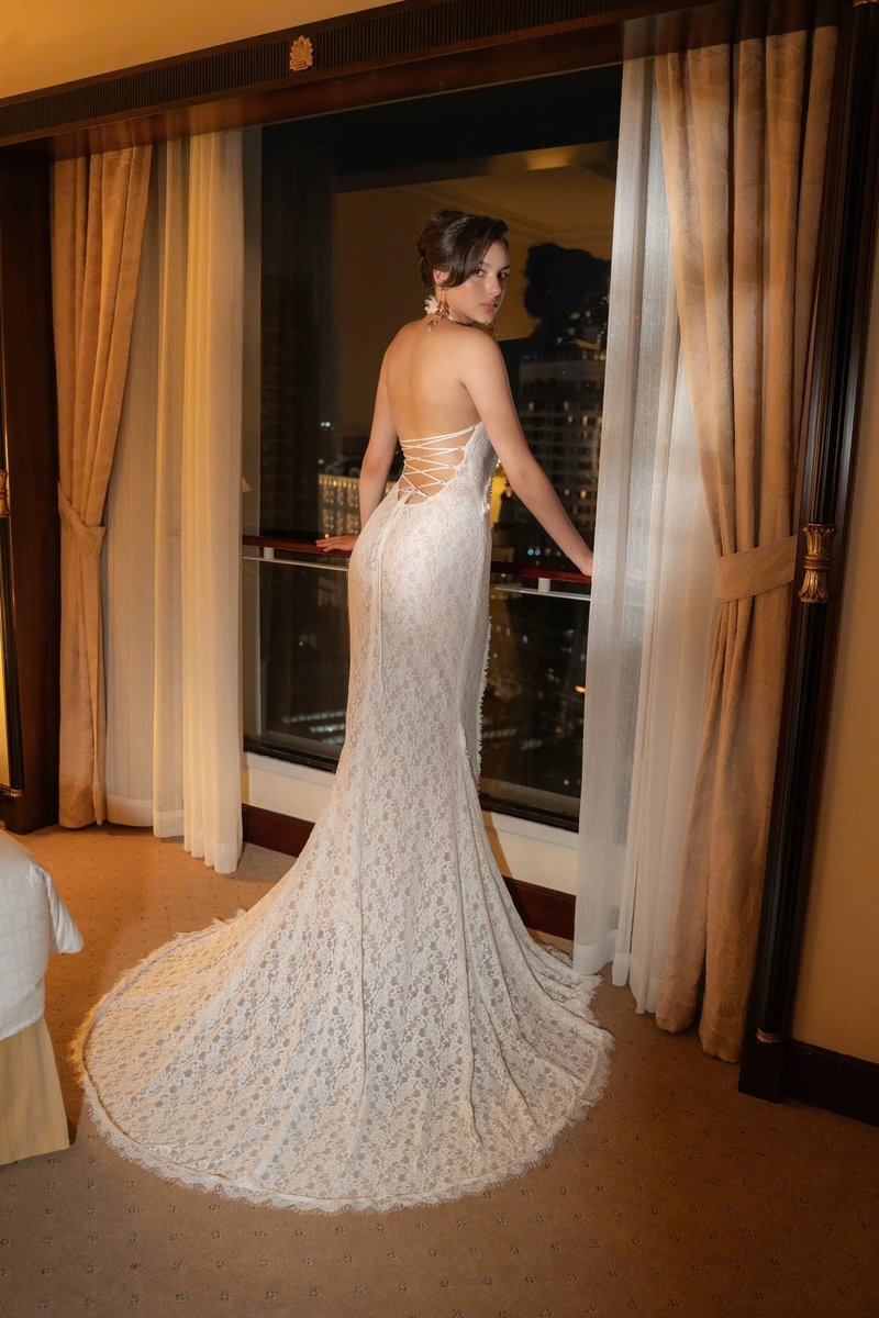 Lace Halter Neck Mermaid Wedding Gown H6842