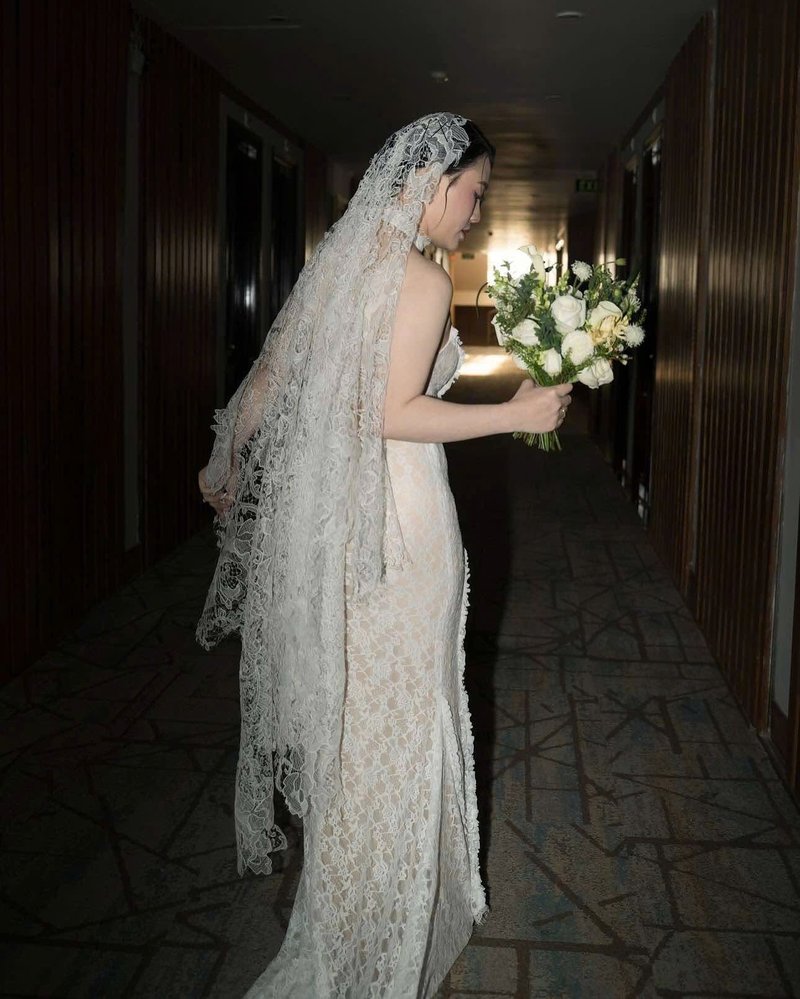 Lace Halter Neck Mermaid Wedding Gown H6842