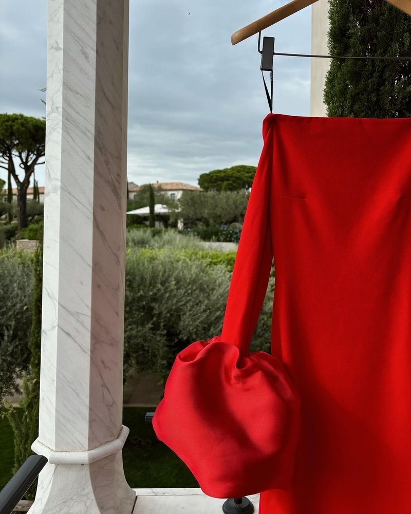 Off Shoulder Bell Sleeve Red Gown H6511