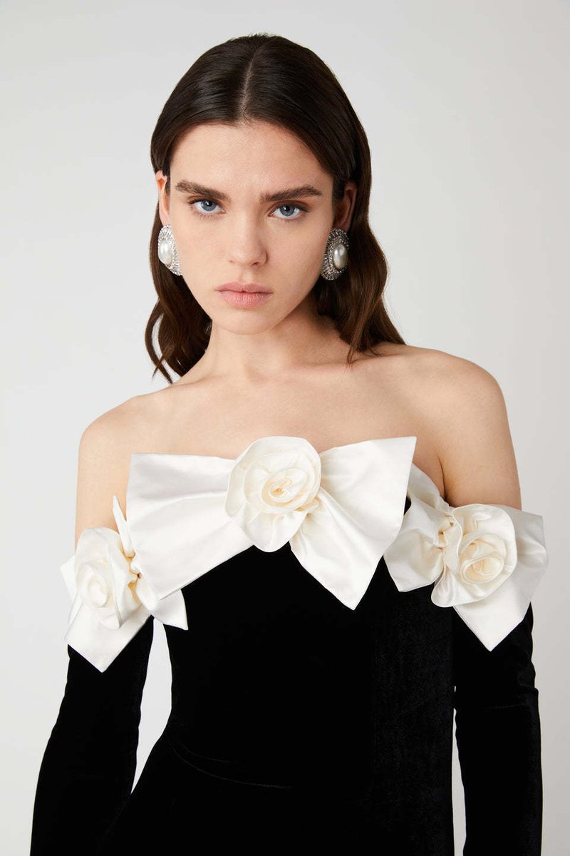 Off-Shoulder Velvet Gown with Floral Bow H6433