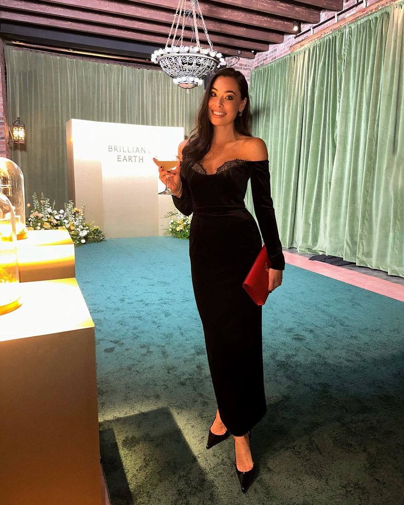 Off-Shoulder Velvet Midi Dress H6122