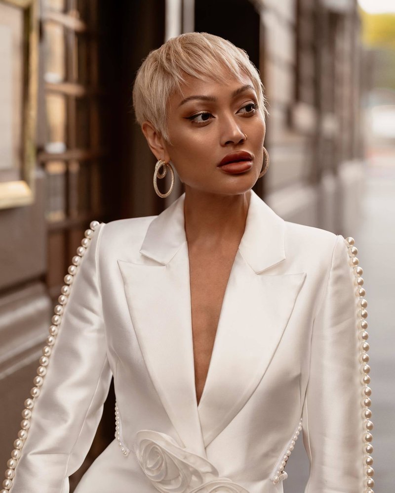 Pearl-Trimmed White Blazer & Beaded Trousers Set H6231