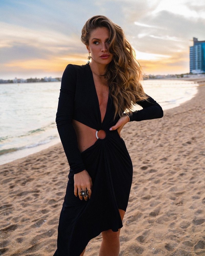Red Cutout V-Neck Bodycon Dress H6045