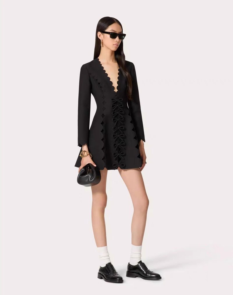 Scallop Lace-Up Black Midi Dress H6494