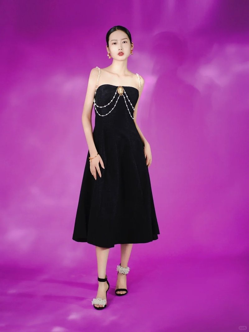 Strapless Pearl Chain Black Gown H7007