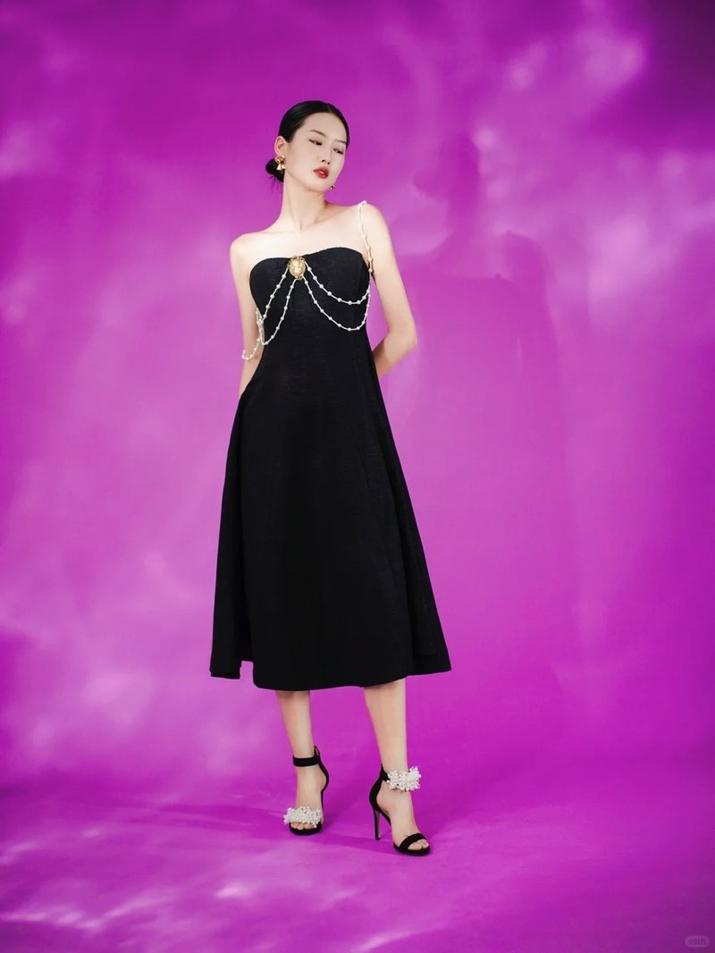 Strapless Pearl Chain Black Gown H7007