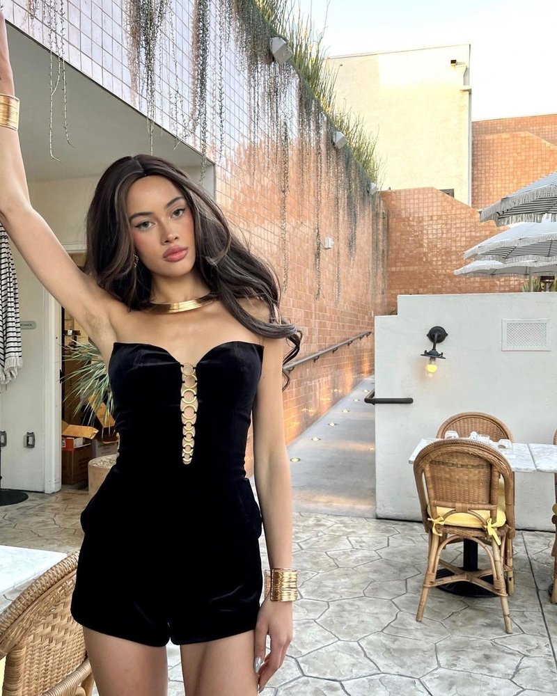 Strapless Velvet Chain Detail Romper H6010