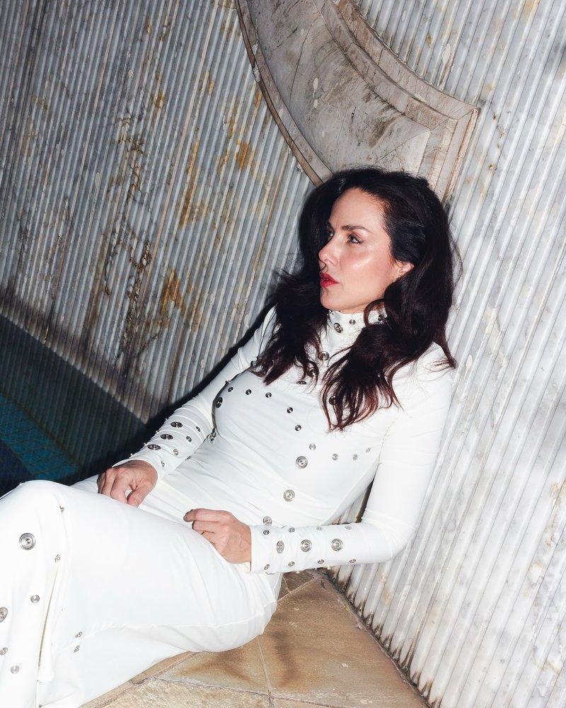 White Long Sleeve Buttoned Gown H7015