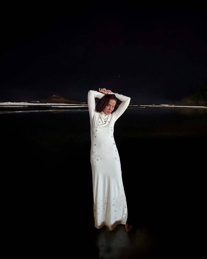 White Long Sleeve Buttoned Gown H7015