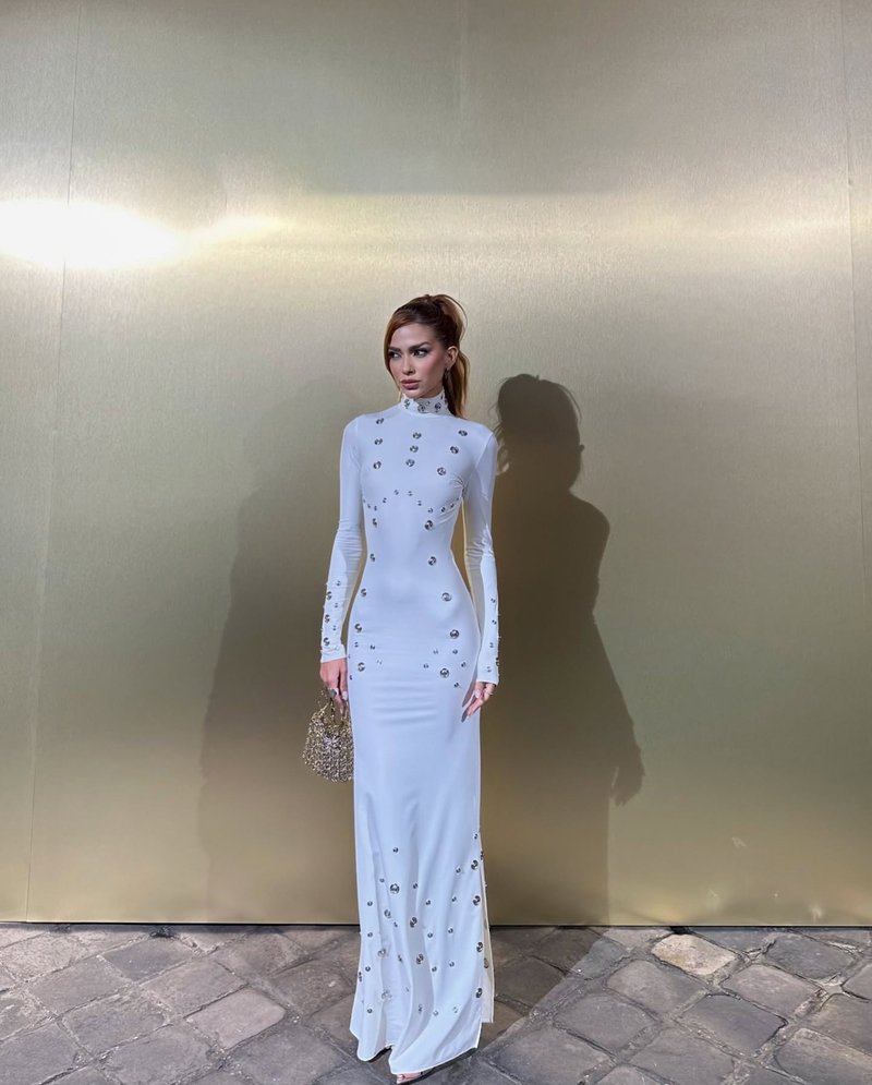 White Long Sleeve Buttoned Gown H7015