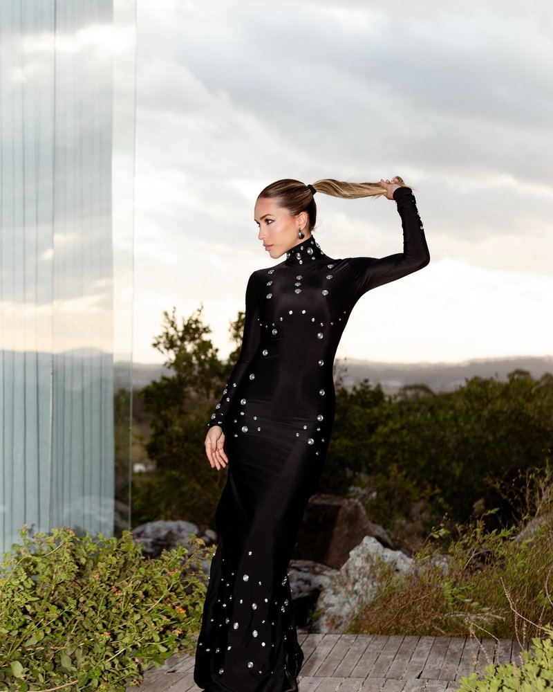 White Long Sleeve Buttoned Gown H7015