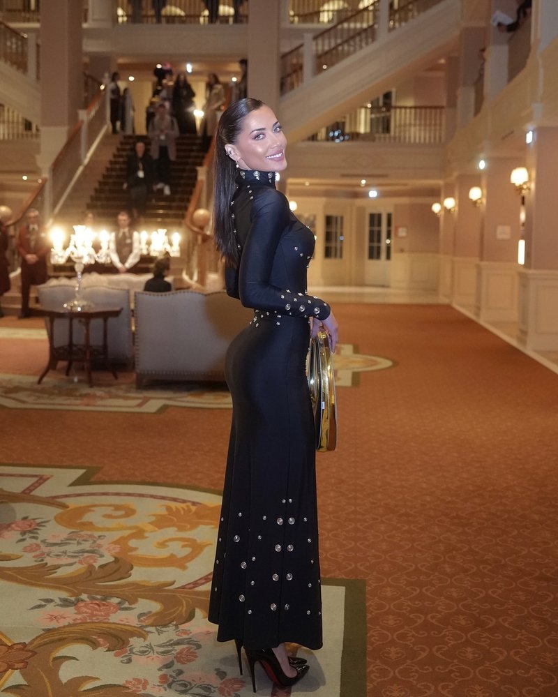 White Long Sleeve Buttoned Gown H7015